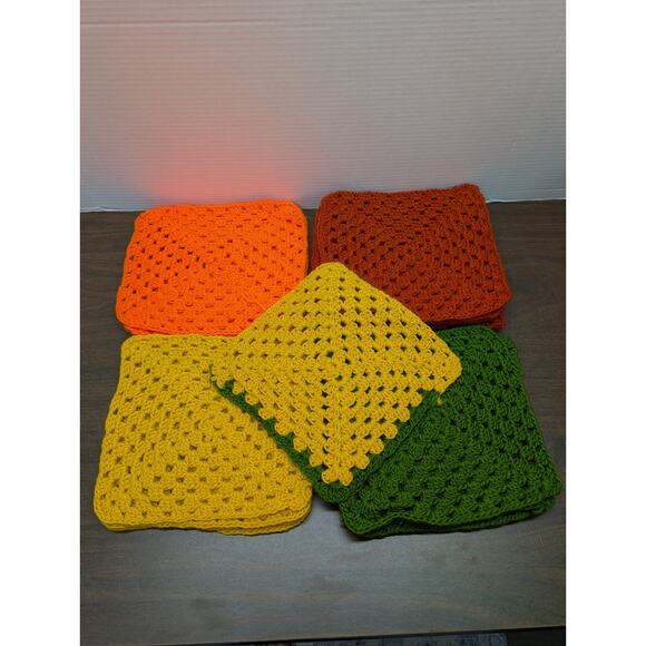 Lot of 17 Large VINTAGE Granny Square Mix 9" Red Green Orange Yellow AS SHOWN - Picture 1 of 8